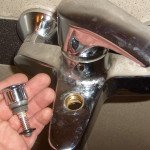 Як розібрати змішувач одинважільний у ванній