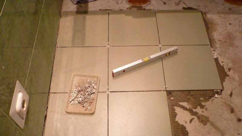 Як покласти плитку у ванній своїми руками