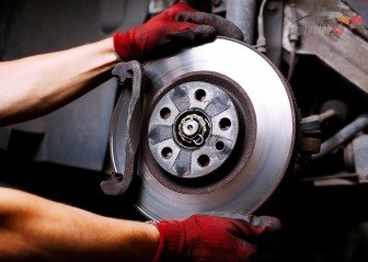 Що робити, якщо вібрує кермо при гальмуванні автомобіля?