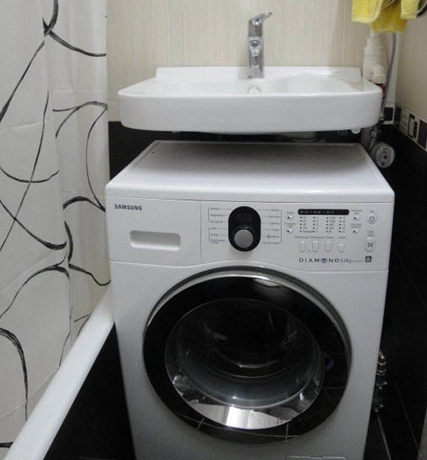 Дизайн маленької ванної: як візуально розширити простір