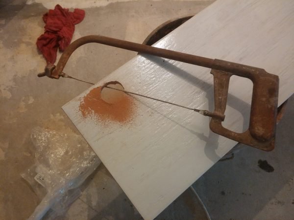 Як правильно зробити отвір у кахельної плитці під розетку — покрокове відео та фото