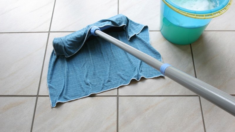 Як і чим відмити плитку у ванній від нальоту: як очистити, ніж мити, ніж чистити