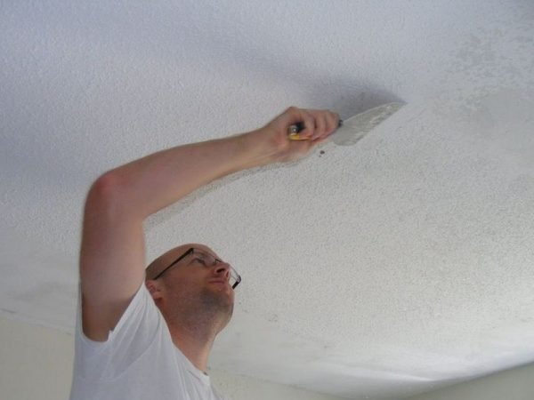 Як і чим пофарбувати стелю у ванній кімнаті своїми руками — відео і фото