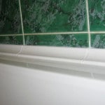 Бордюр для ванної: керамічний або пластиковий