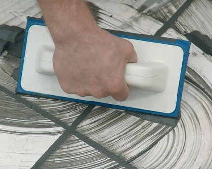 Як робиться затирка швів плитки у ванній своїми руками