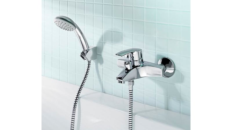 Висота змішувача над ванною: установка своїми руками