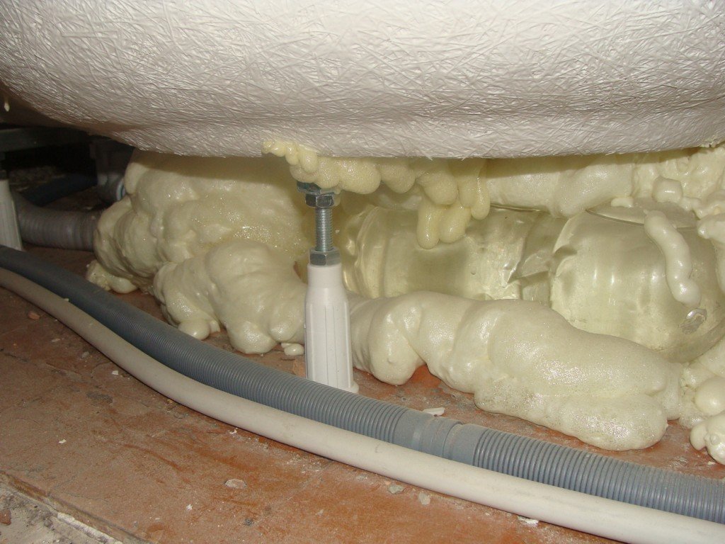 Водостійка монтажна піна для ванної, як вибрати