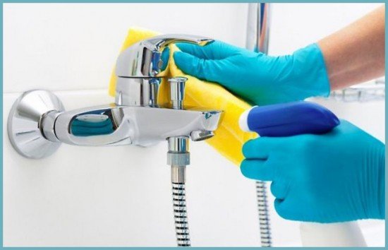 Догляд за акриловою ванною: чим чистити і мити в домашніх умовах