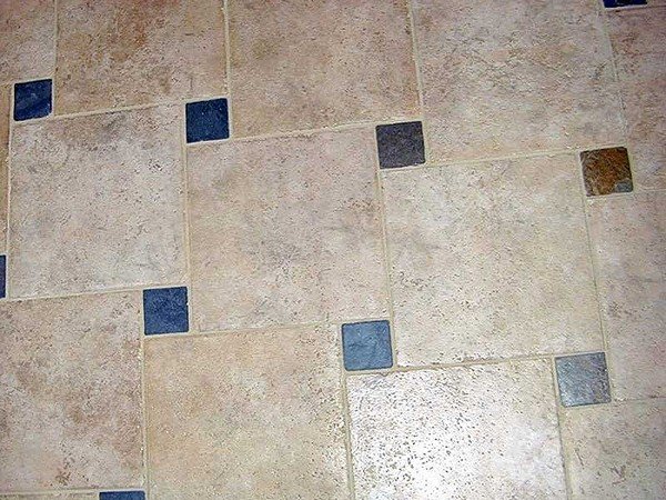 Варіанти укладання плитки у ванній: способи декорування приміщення та їх особливості