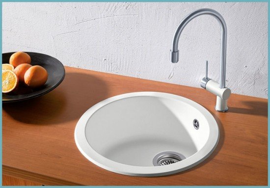 Розбираємося з мийками з штучного каменю для кухні