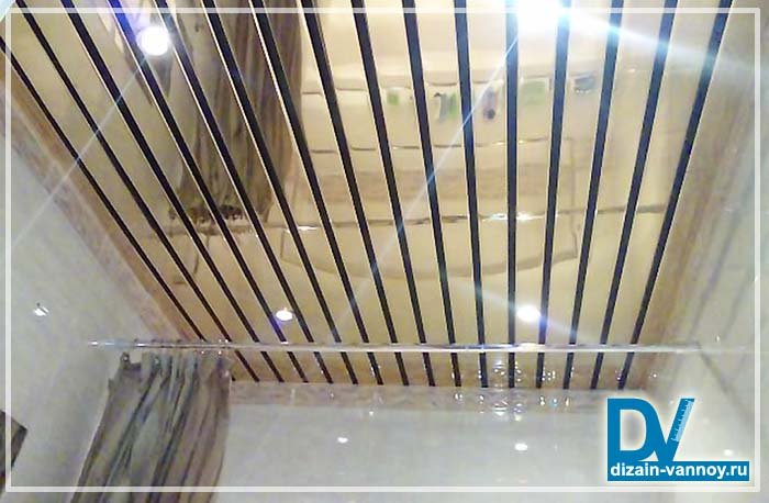 Підвісний скляний і дзеркальна стеля у ванній кімнаті (фото) Підвісний скляний і дзеркальна стеля у ванній кімнаті (фото)