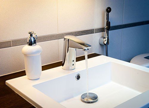 Як правильно вибрати змішувач для ванни з душем, та їх види