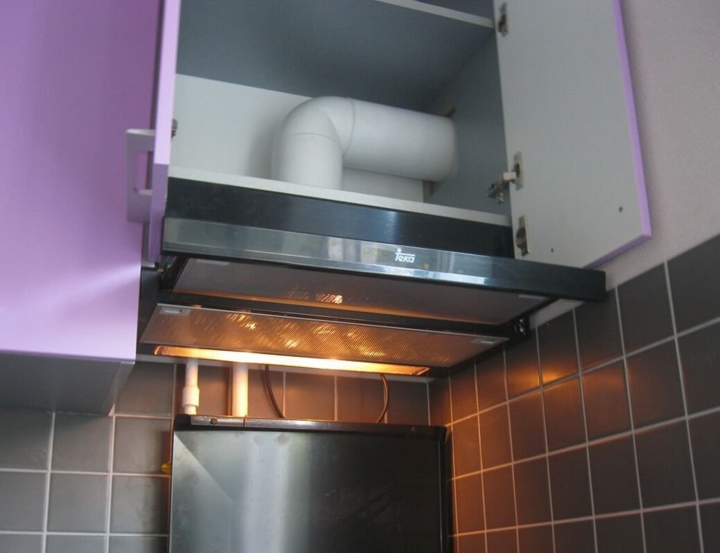 Переваги пластикових трубопроводів для кухонних витяжок