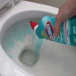 Як очистити унітаз від іржі: чим краще чистити