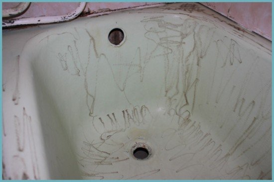 Емаль або акрил: що краще для реставрації старої ванни