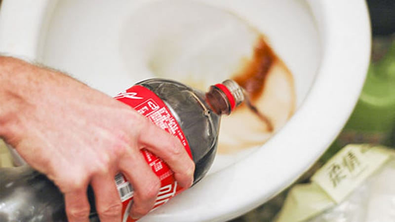 Як очистити унітаз від іржі: чим краще чистити