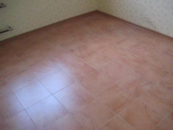 Як правильно покласти плитку на підлогу у ванній своїми руками – фото і покрокова відео інструкція