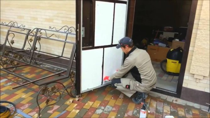 Чим утеплити вхідні двері — найкращі види утеплювачів