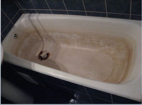 Чим мити чавунну ванну, не пошкоджуючи емаль, в домашніх умовах — відео і фото