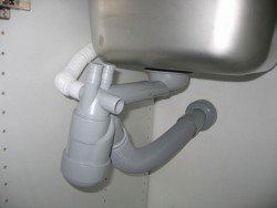 Вибираємо правильний сифон для кухонної мийки (раковини) Вибираємо правильний сифон для кухонної мийки (раковини)