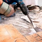 Як зняти плитку зі стіни акуратно