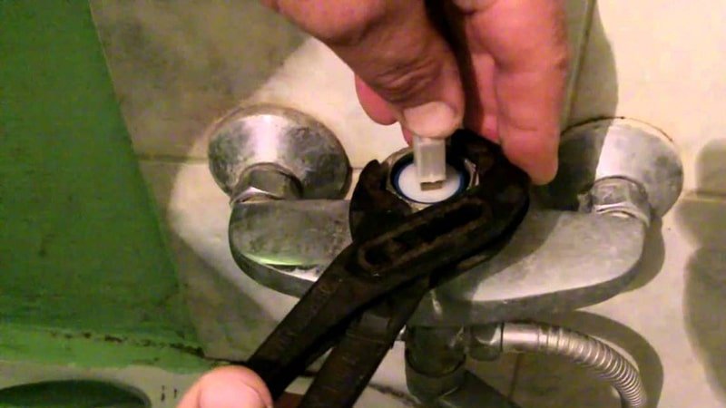 Ремонт змішувача у ванній своїми руками