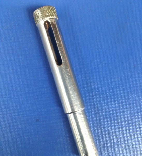 Як і чим свердлити кахельну плитку — інструменти та відео інструкція