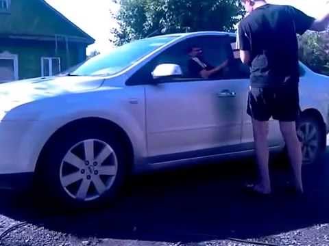 Яким чином відкривається капот на Форді Фокус 2