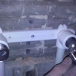 Як заховати труби у ванній під плитку своїми руками