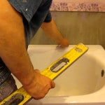 Кріплення ванни до стіни і підлоги: як правильно закріпити Кріплення ванни до стіни і підлоги: як правильно закріпити