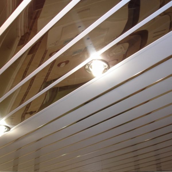 Як правильно зробити стеля у ванній кімнаті своїми руками — види і монтаж (фото, відео)