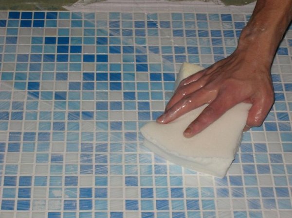 Як робиться затирка швів плитки у ванній своїми руками