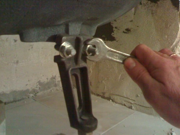 Ніжки для ванни — види і універсальні ніжки (фото і відео)