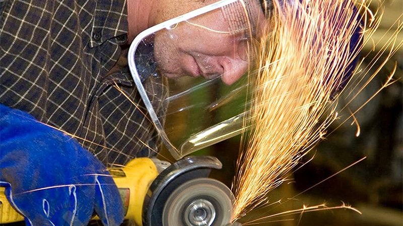 Демонтаж чавунної ванни: вивезення ванн своїми силами