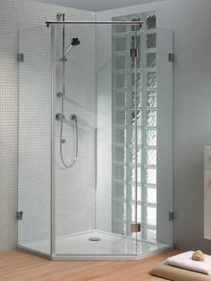 Які існують розміри душових кабінок різних видів