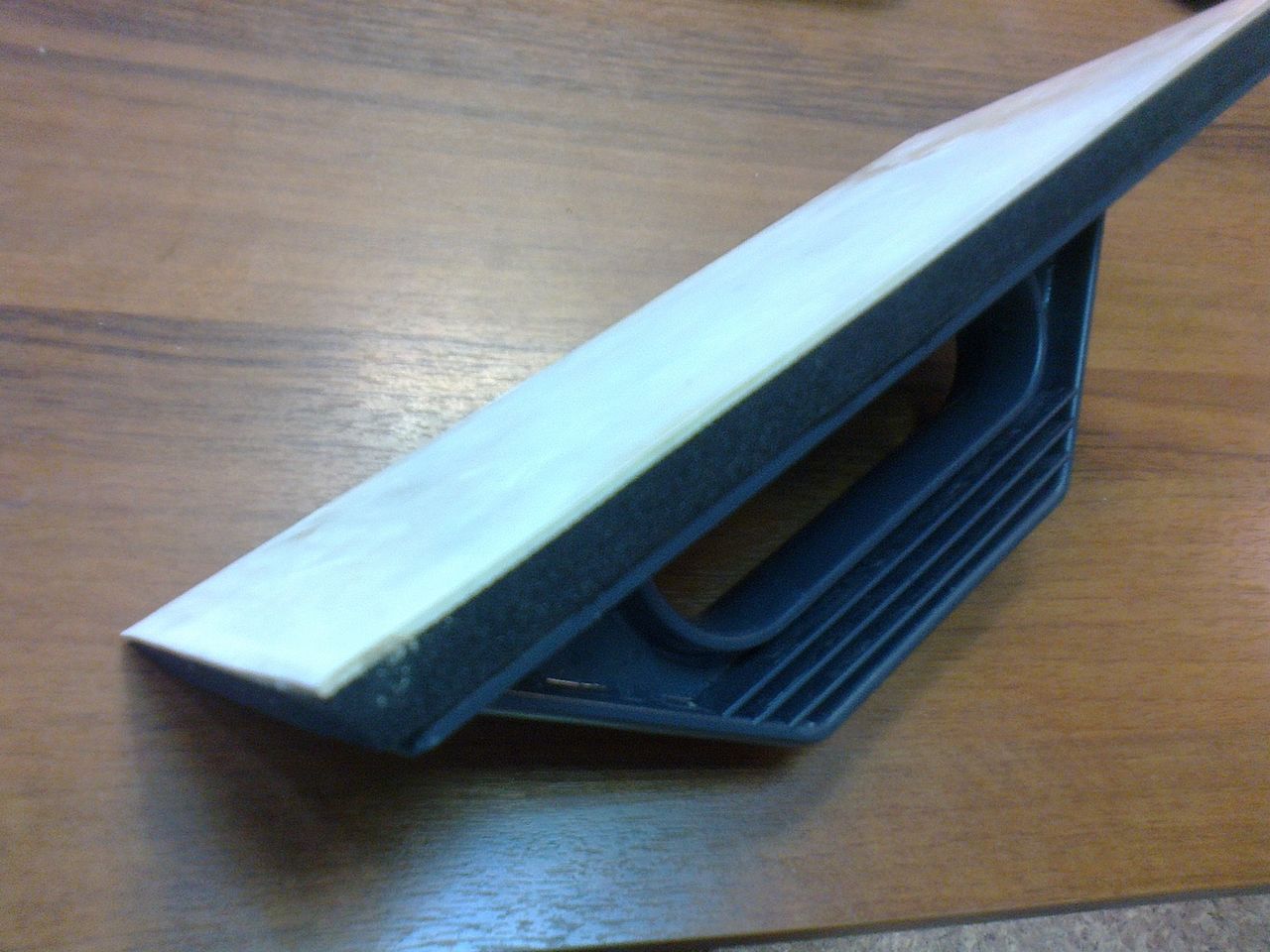 Шпатель гумовий для затірки швів, правила вибору