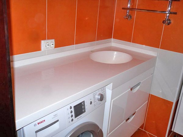 Стільниця для ванної: різновиди, особливості та критерії вибору Стільниця для ванної: різновиди, особливості та критерії вибору