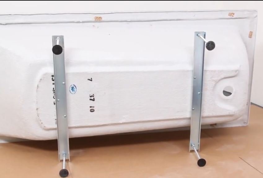 Як проводиться установка ванни після укладання плитки