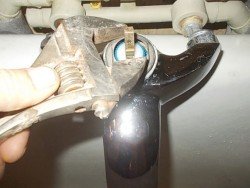 Підтікає або капає змішувач у ванній або на кухні: розбираємося як полагодити Підтікає або капає змішувач у ванній або на кухні: розбираємося як полагодити