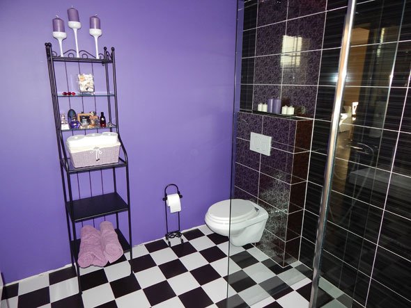 Як вибрати етажерку для ванної кімнати: розбираємося у видах і матеріалах