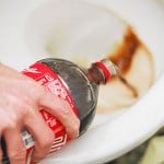 Як очистити унітаз від іржі: чим краще чистити