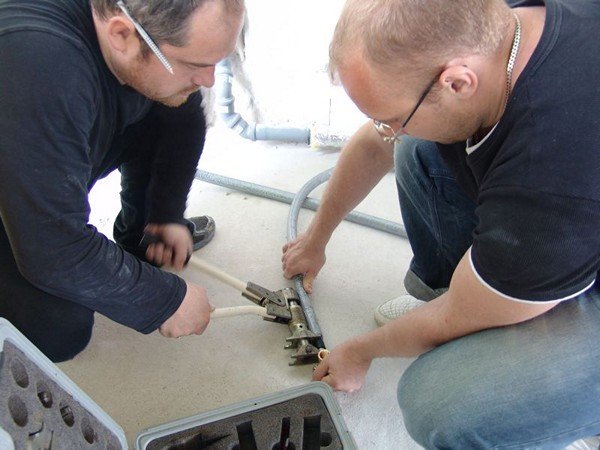 Водопровід своїми руками: послідовність виконання робіт, тонкощі і нюанси монтажу