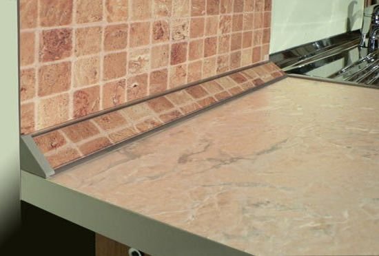 Керамічний куточок для ванної на плитку, види і як вибрати