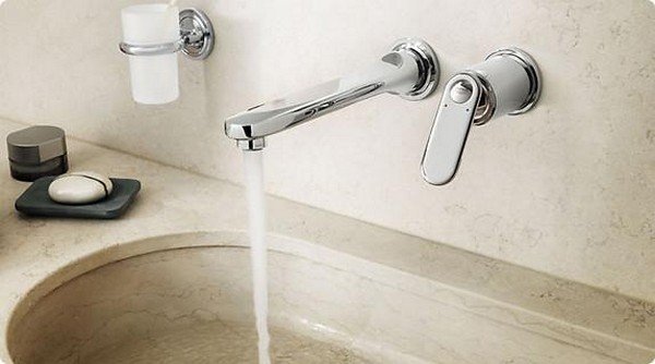 Змішувач для умивальника настінний: де і як застосовується, види і установка