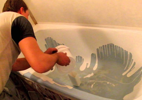 Емаль ванни: який склад вибрати і як його наносити