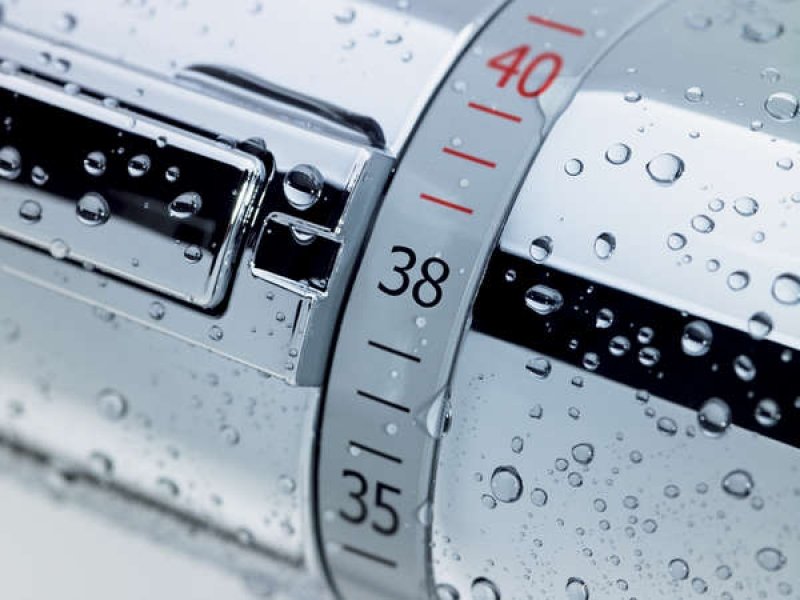 Змішувач з термостатом для ванни з душем, які є види