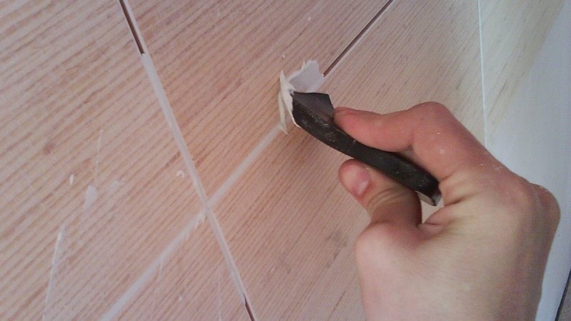 Як видалити затірку зі швів плитки