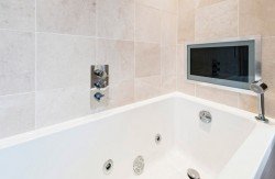 Телевізор для ванної кімнати: основні правила вибору і установки Телевізор для ванної кімнати: основні правила вибору і установки