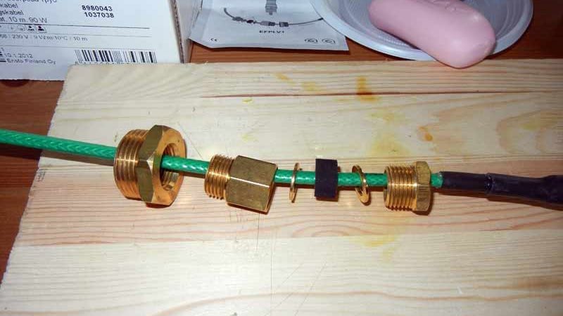 Саморегулюючий нагрівальний кабель для водопроводу