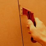 Як видалити затірку зі швів плитки